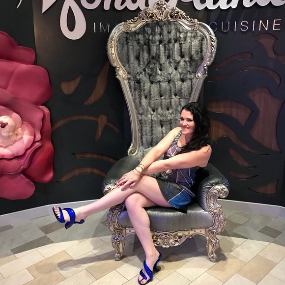 Meet your Posher, Emily - Picture 7 of 11